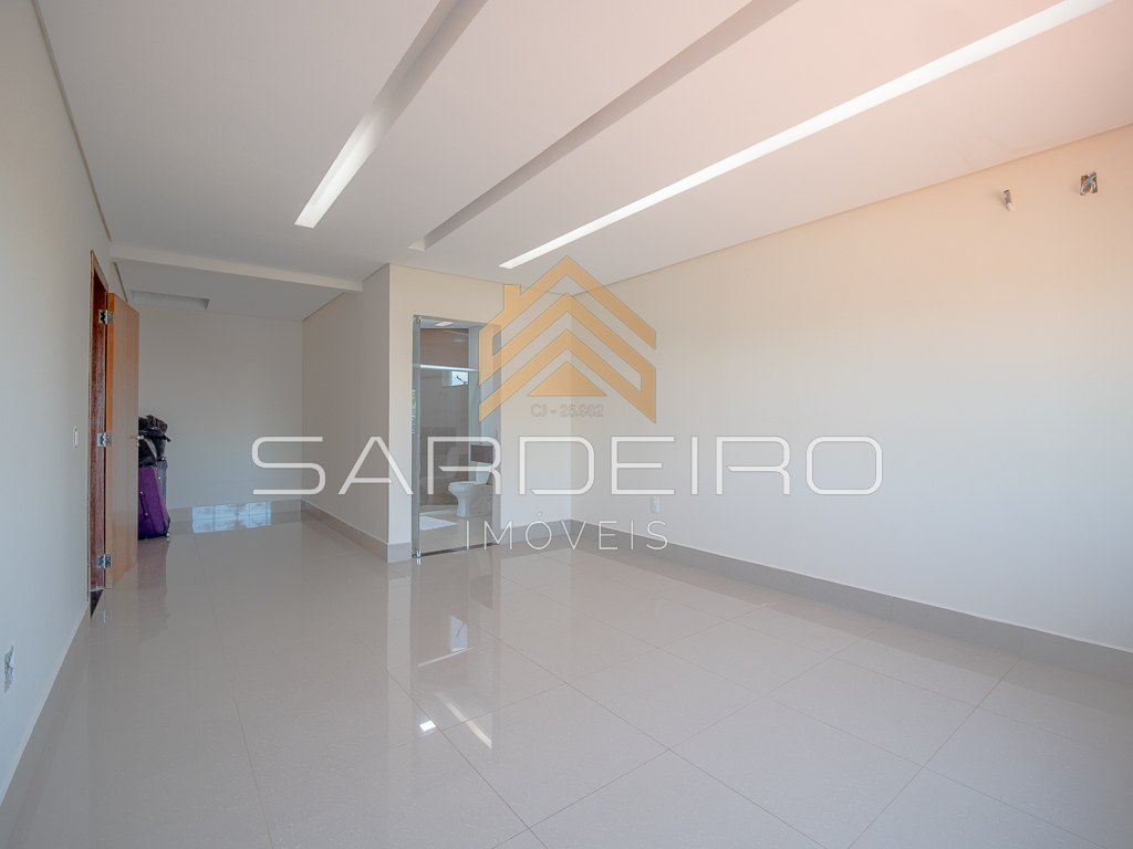 Casa sobrado 3 suítes lote 806m² Rua 08 Vicente Pires DF