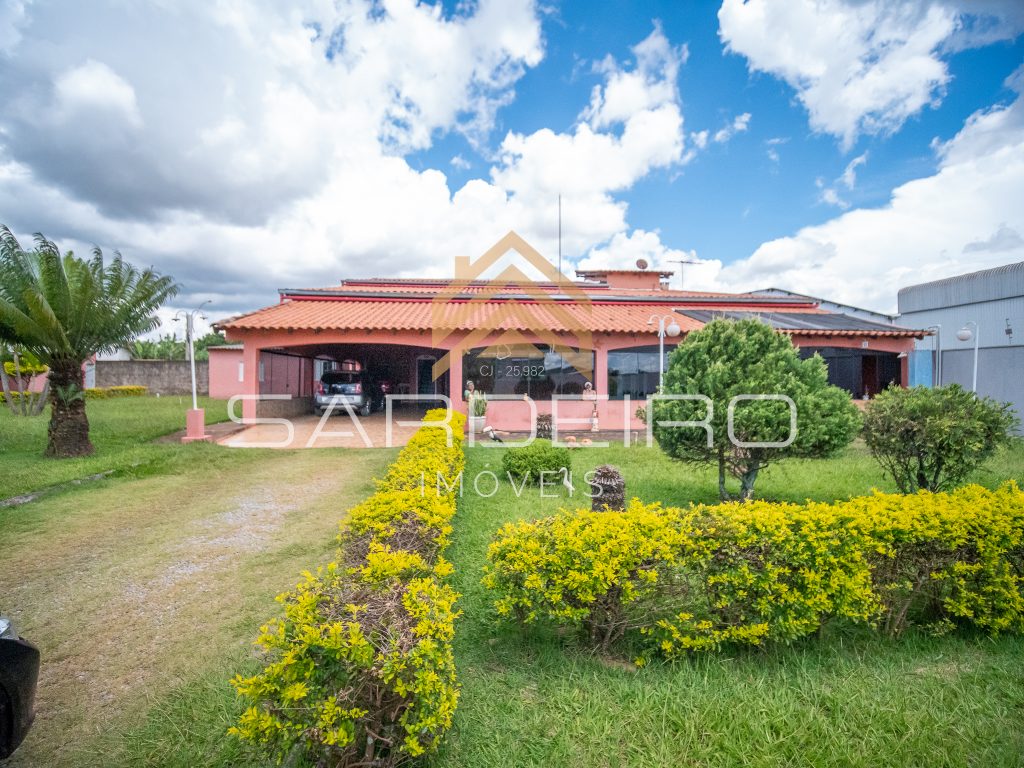 Linda Casa a venda na Ponte Alta Gama com lote de 1950m²