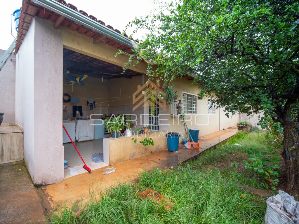 Casa térrea reformada 4 quartos sendo 2 suítes Rua 10 Vicente Pires DF