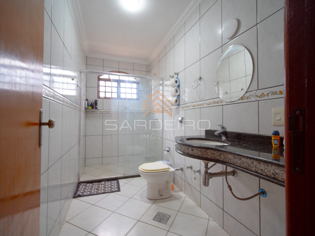 Casa Sobrado 4 quartos lote 1500m2 em Arniqueiras DF