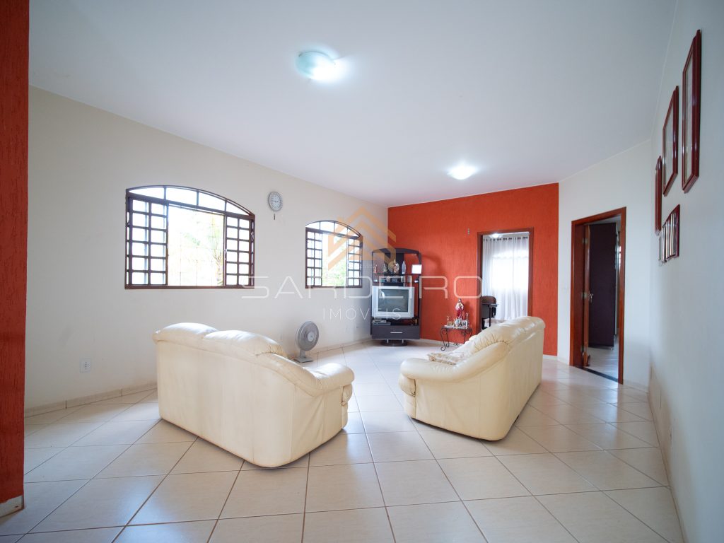 Casa Sobrado 4 quartos lote 1500m2 em Arniqueiras DF