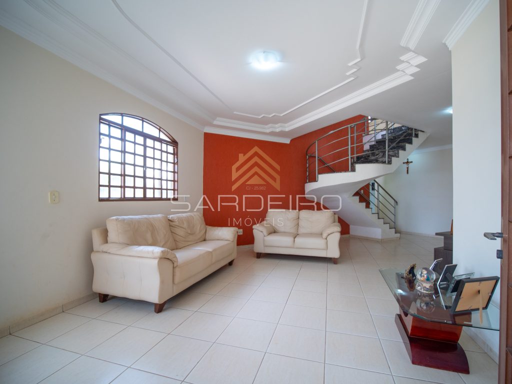 Casa Sobrado 4 quartos lote 1500m2 em Arniqueiras DF