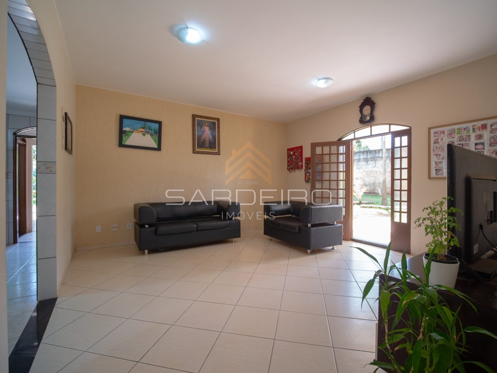 Casa Sobrado 4 quartos lote 1500m2 em Arniqueiras DF